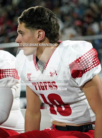 Thumbnail 1 in Terrell vs South Oak Cliff (UIL 5A Div 2 Regional Semifinal) photogallery.