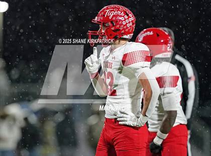 Thumbnail 2 in Terrell vs South Oak Cliff (UIL 5A Div 2 Regional Semifinal) photogallery.
