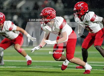 Thumbnail 3 in Terrell vs South Oak Cliff (UIL 5A Div 2 Regional Semifinal) photogallery.