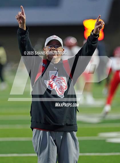 Thumbnail 2 in Terrell vs South Oak Cliff (UIL 5A Div 2 Regional Semifinal) photogallery.