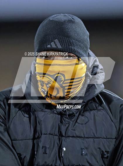 Thumbnail 1 in Terrell vs South Oak Cliff (UIL 5A Div 2 Regional Semifinal) photogallery.