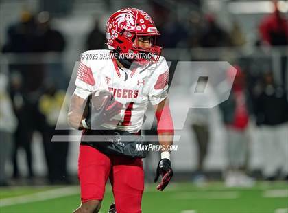 Thumbnail 3 in Terrell vs South Oak Cliff (UIL 5A Div 2 Regional Semifinal) photogallery.