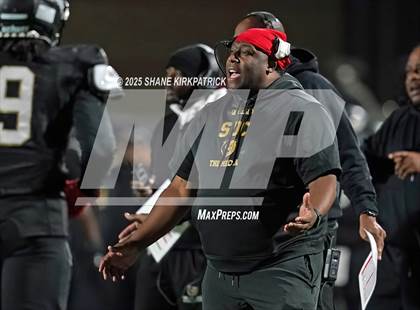 Thumbnail 2 in Terrell vs South Oak Cliff (UIL 5A Div 2 Regional Semifinal) photogallery.