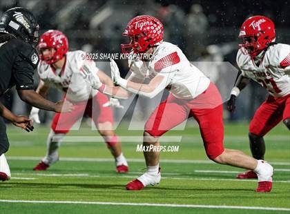 Thumbnail 1 in Terrell vs South Oak Cliff (UIL 5A Div 2 Regional Semifinal) photogallery.