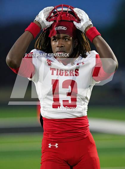 Thumbnail 3 in Terrell vs South Oak Cliff (UIL 5A Div 2 Regional Semifinal) photogallery.