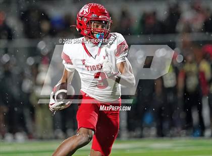 Thumbnail 2 in Terrell vs South Oak Cliff (UIL 5A Div 2 Regional Semifinal) photogallery.