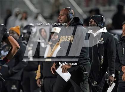 Thumbnail 3 in Terrell vs South Oak Cliff (UIL 5A Div 2 Regional Semifinal) photogallery.