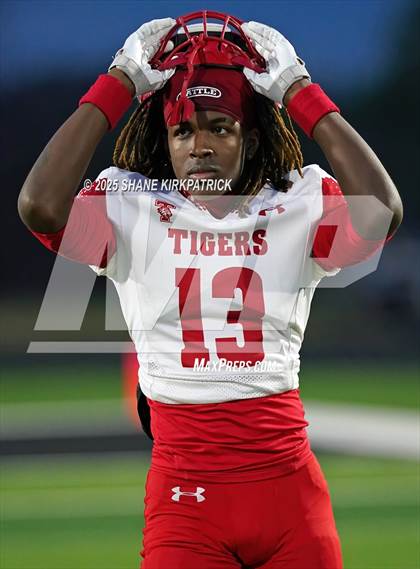 Thumbnail 1 in Terrell vs South Oak Cliff (UIL 5A Div 2 Regional Semifinal) photogallery.