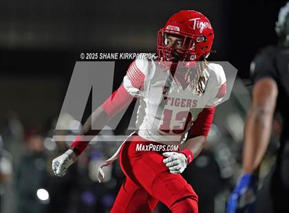 Thumbnail 1 in Terrell vs South Oak Cliff (UIL 5A Div 2 Regional Semifinal) photogallery.