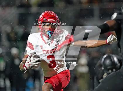Thumbnail 1 in Terrell vs South Oak Cliff (UIL 5A Div 2 Regional Semifinal) photogallery.