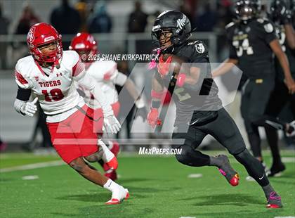 Thumbnail 3 in Terrell vs South Oak Cliff (UIL 5A Div 2 Regional Semifinal) photogallery.