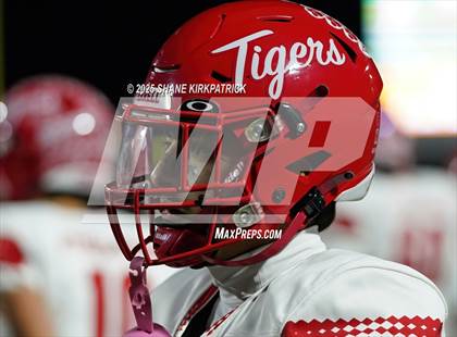 Thumbnail 2 in Terrell vs South Oak Cliff (UIL 5A Div 2 Regional Semifinal) photogallery.
