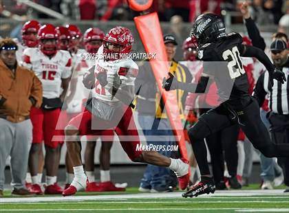 Thumbnail 3 in Terrell vs South Oak Cliff (UIL 5A Div 2 Regional Semifinal) photogallery.