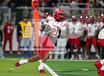 Thumbnail 1 in Terrell vs South Oak Cliff (UIL 5A Div 2 Regional Semifinal) photogallery.