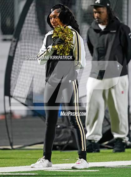 Thumbnail 3 in Terrell vs South Oak Cliff (UIL 5A Div 2 Regional Semifinal) photogallery.