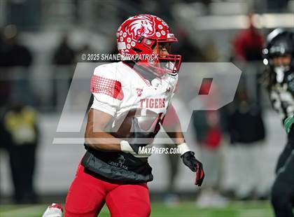 Thumbnail 1 in Terrell vs South Oak Cliff (UIL 5A Div 2 Regional Semifinal) photogallery.