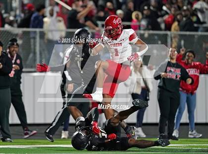 Thumbnail 1 in Terrell vs South Oak Cliff (UIL 5A Div 2 Regional Semifinal) photogallery.