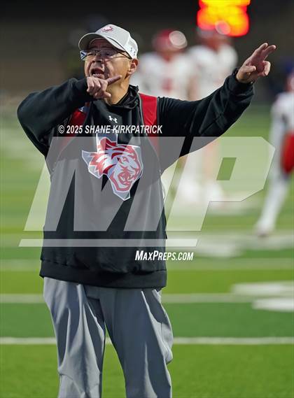Thumbnail 3 in Terrell vs South Oak Cliff (UIL 5A Div 2 Regional Semifinal) photogallery.