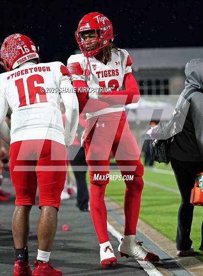 Thumbnail 1 in Terrell vs South Oak Cliff (UIL 5A Div 2 Regional Semifinal) photogallery.