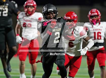 Thumbnail 3 in Terrell vs South Oak Cliff (UIL 5A Div 2 Regional Semifinal) photogallery.