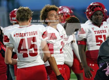 Thumbnail 3 in Terrell vs South Oak Cliff (UIL 5A Div 2 Regional Semifinal) photogallery.