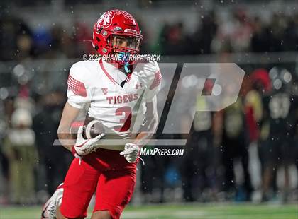 Thumbnail 2 in Terrell vs South Oak Cliff (UIL 5A Div 2 Regional Semifinal) photogallery.