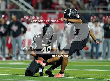 Thumbnail 3 in Terrell vs South Oak Cliff (UIL 5A Div 2 Regional Semifinal) photogallery.
