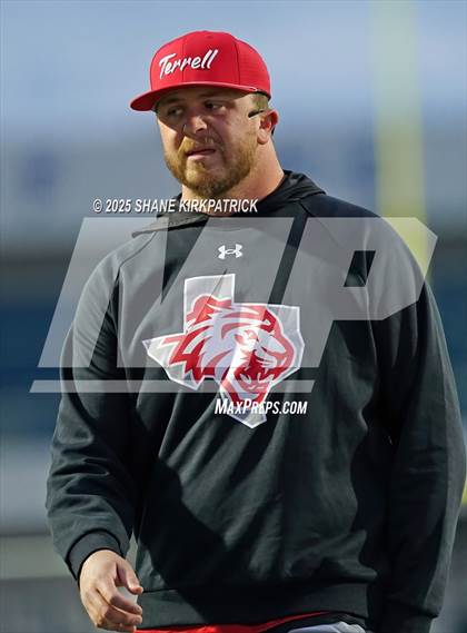 Thumbnail 1 in Terrell vs South Oak Cliff (UIL 5A Div 2 Regional Semifinal) photogallery.