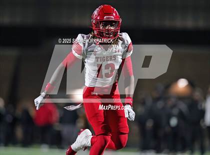 Thumbnail 2 in Terrell vs South Oak Cliff (UIL 5A Div 2 Regional Semifinal) photogallery.