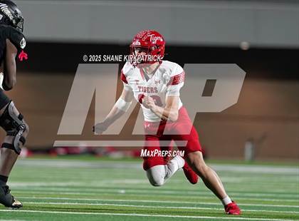 Thumbnail 3 in Terrell vs South Oak Cliff (UIL 5A Div 2 Regional Semifinal) photogallery.