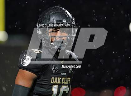 Thumbnail 2 in Terrell vs South Oak Cliff (UIL 5A Div 2 Regional Semifinal) photogallery.