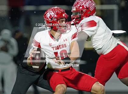 Thumbnail 2 in Terrell vs South Oak Cliff (UIL 5A Div 2 Regional Semifinal) photogallery.