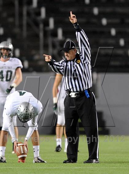 Thumbnail 1 in Granite Bay vs. Long Beach Poly (CIF State D1 Final) photogallery.