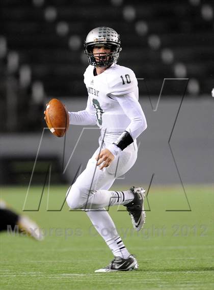 Thumbnail 2 in Granite Bay vs. Long Beach Poly (CIF State D1 Final) photogallery.