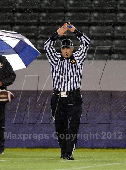 Thumbnail 1 in Granite Bay vs. Long Beach Poly (CIF State D1 Final) photogallery.