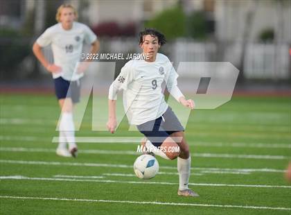 Thumbnail 2 in Pasco vs. Bellarmine Prep (WIAA 4A Semifinal) photogallery.