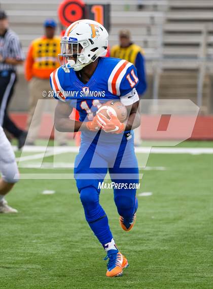 Thumbnail 2 in Buffalo Grove @ East St. Louis (IHSA 7A Quarterfinal) photogallery.