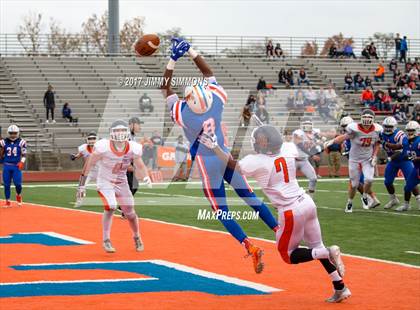 Thumbnail 2 in Buffalo Grove @ East St. Louis (IHSA 7A Quarterfinal) photogallery.