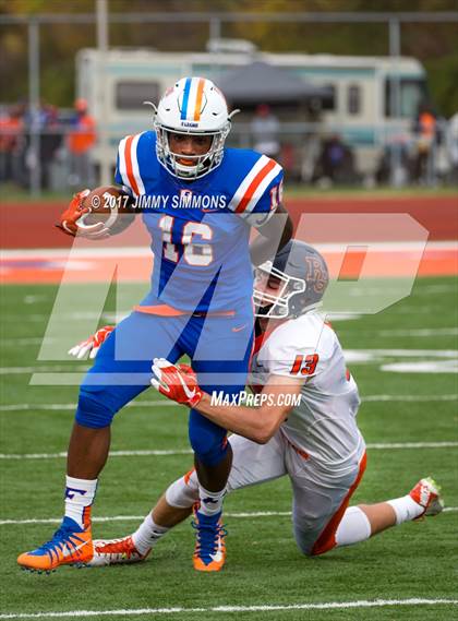 Thumbnail 3 in Buffalo Grove @ East St. Louis (IHSA 7A Quarterfinal) photogallery.