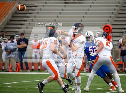 Thumbnail 3 in Buffalo Grove @ East St. Louis (IHSA 7A Quarterfinal) photogallery.