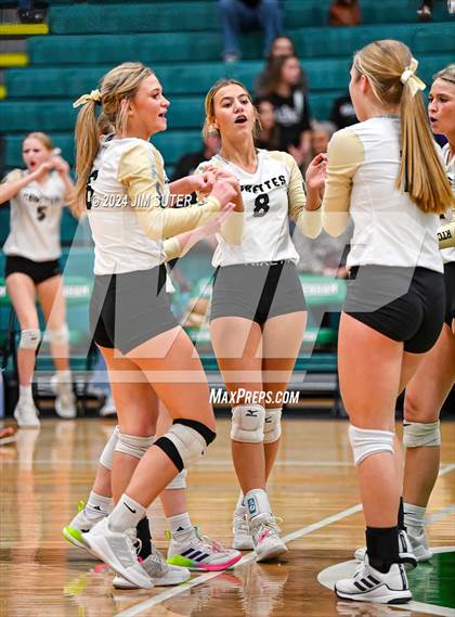 Thumbnail 3 in D'Hanis vs Round Top-Carmine (UIL Volleyball 1A Region III Semifinal) photogallery.