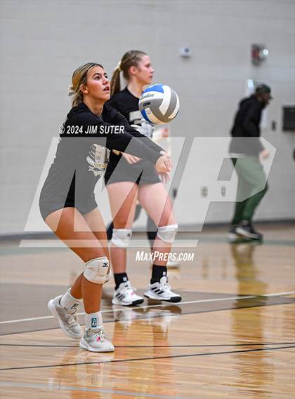 Thumbnail 3 in D'Hanis vs Round Top-Carmine (UIL Volleyball 1A Region III Semifinal) photogallery.