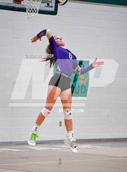 Thumbnail 3 in D'Hanis vs Round Top-Carmine (UIL Volleyball 1A Region III Semifinal) photogallery.