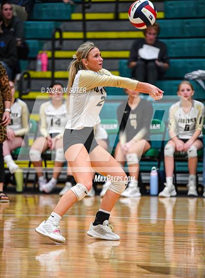 Thumbnail 3 in D'Hanis vs Round Top-Carmine (UIL Volleyball 1A Region III Semifinal) photogallery.