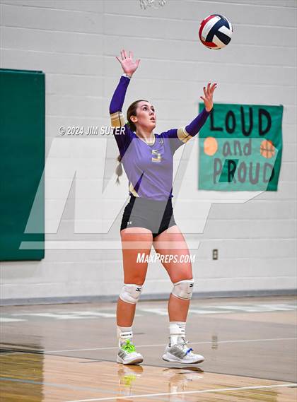 Thumbnail 3 in D'Hanis vs Round Top-Carmine (UIL Volleyball 1A Region III Semifinal) photogallery.
