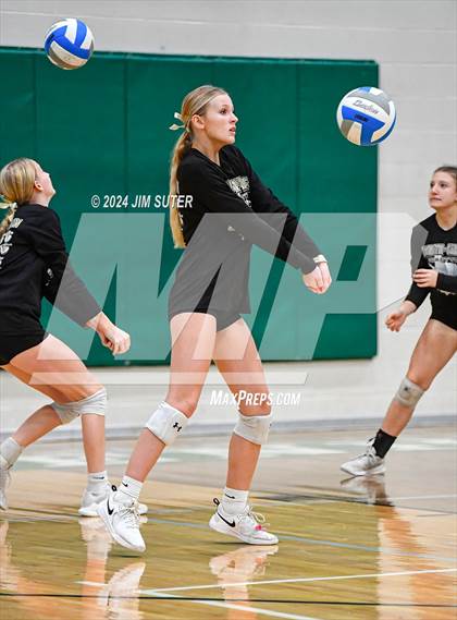 Thumbnail 2 in D'Hanis vs Round Top-Carmine (UIL Volleyball 1A Region III Semifinal) photogallery.