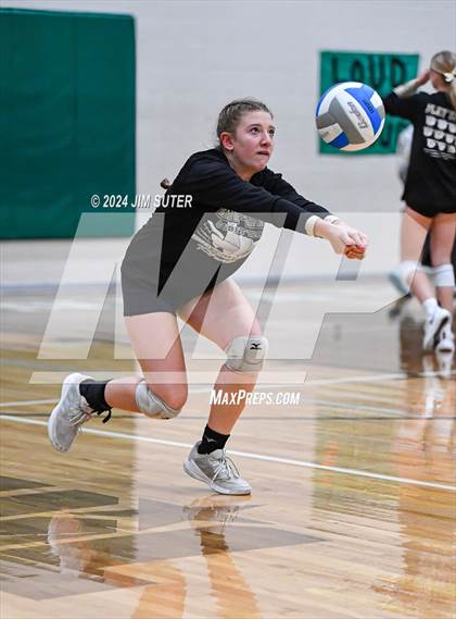 Thumbnail 1 in D'Hanis vs Round Top-Carmine (UIL Volleyball 1A Region III Semifinal) photogallery.
