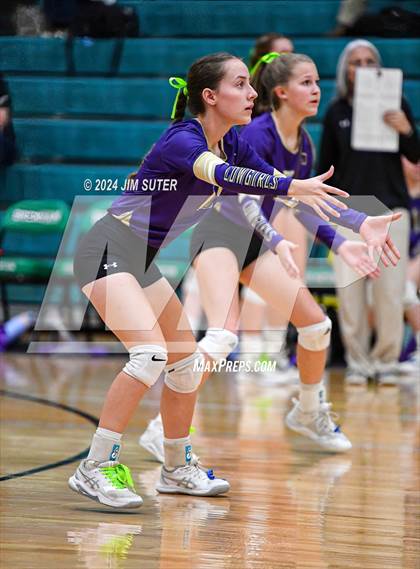Thumbnail 2 in D'Hanis vs Round Top-Carmine (UIL Volleyball 1A Region III Semifinal) photogallery.
