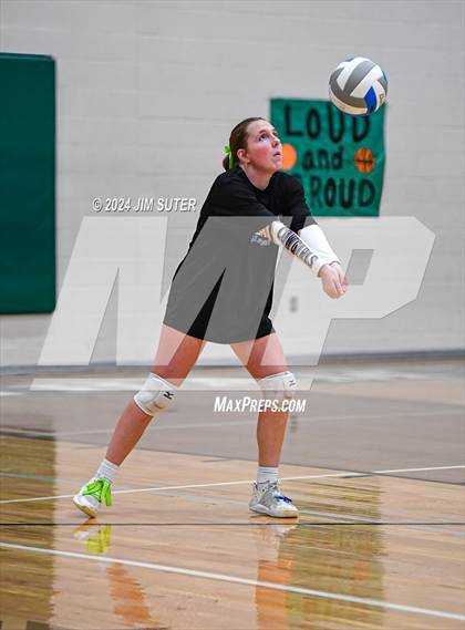 Thumbnail 3 in D'Hanis vs Round Top-Carmine (UIL Volleyball 1A Region III Semifinal) photogallery.