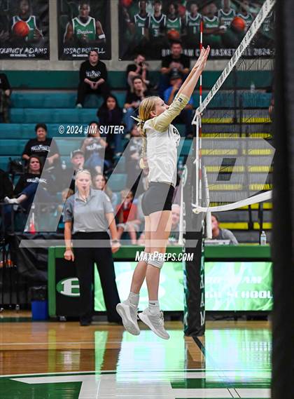 Thumbnail 2 in D'Hanis vs Round Top-Carmine (UIL Volleyball 1A Region III Semifinal) photogallery.